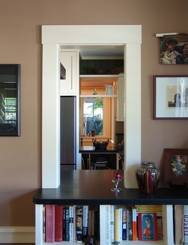 07. dining, view thru kitchen & alcove to yard